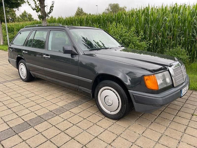 Schwarz Gebraucht 1987 Mercedes 230 Kombi | 7.400 € - Bild 1/4