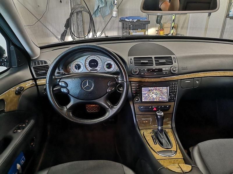 Gebraucht Mercedes E280 Avantgarde 190 PS (139 kW) 2008 Schwarz Limousine