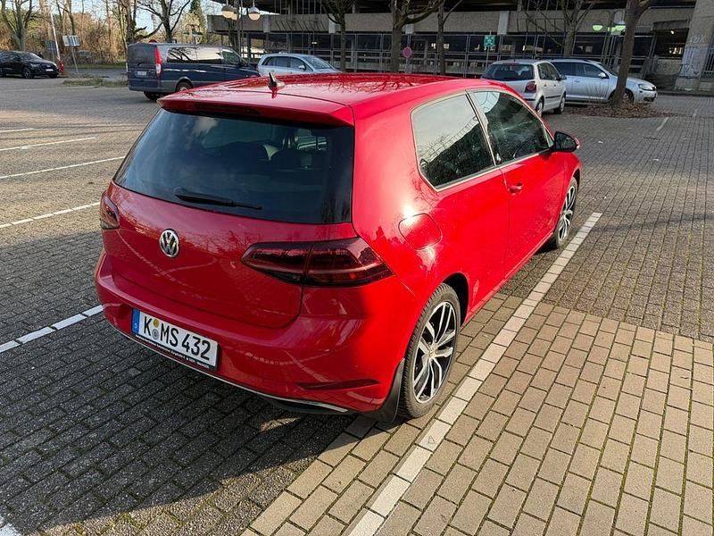Gebraucht VW Golf VII Sound 125 PS (91 kW) 2017 Rot Limousine