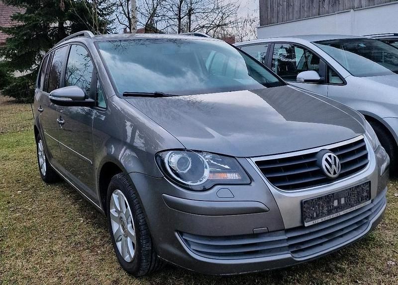 Gebraucht VW Touran 105 PS (77 kW) 2010 Braun Van / Kleinbus