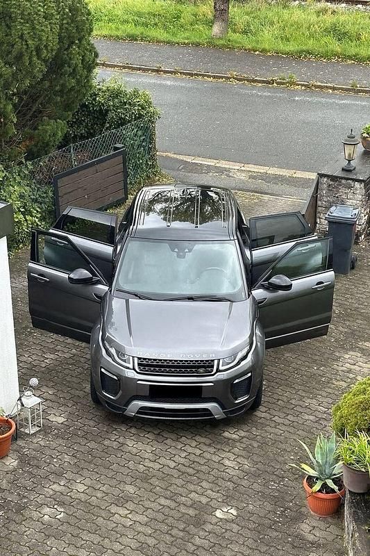 Grau Gebraucht 2018 Land Rover Range Rover evoque SE Dynamic SUV | 25.490 € (Fairer Preis) - Bild 1/4
