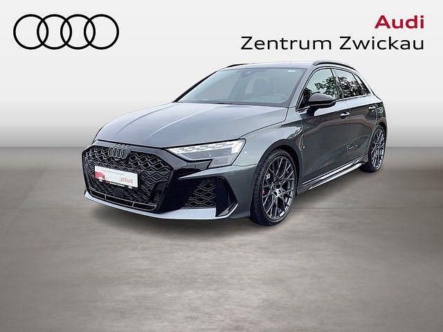 Daytonagrau perleffekt Gebraucht 2024 Audi RS3 Sportback Ambiente Kleinwagen | 59.960 € (Superpreis) - Bild 1/4
