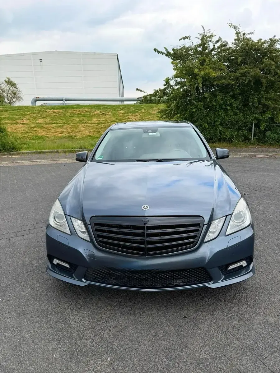 Gebraucht Mercedes E350 AMG line 300 PS (220 kW) 2012 Grau Limousine