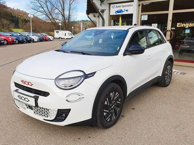 Gebraucht Fiat 600 Red 114 kW (156 PS) 2024 Weiß SUV
