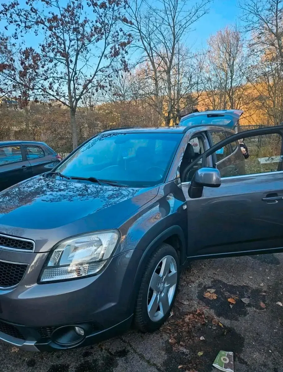 Gebraucht Chevrolet Orlando 141 PS (103 kW) 2011 Grau Van / Kleinbus