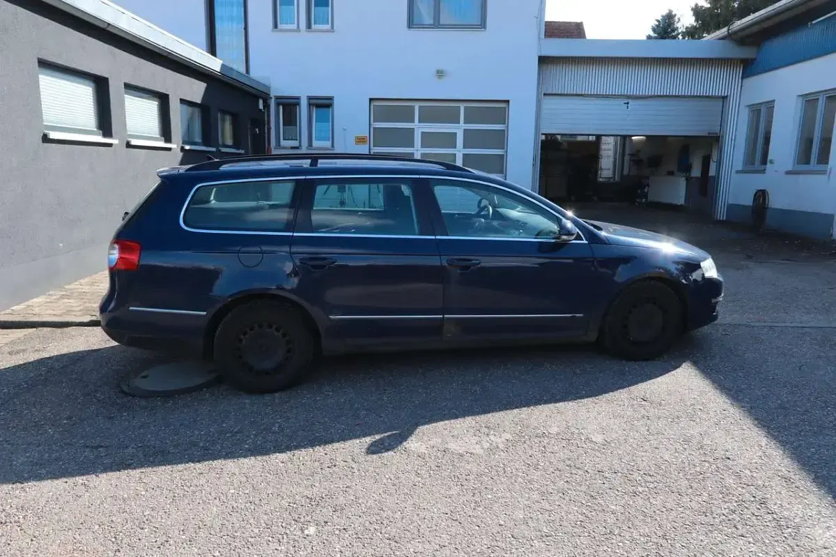 Second-hand VW Passat Comfortline 140 CP (102 kW) 2009 Albastru Break