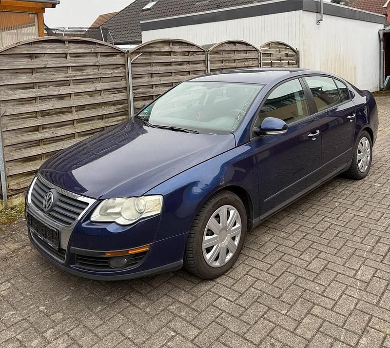 Gebraucht VW Passat 116 PS (85 kW) 2006 Blau Limousine