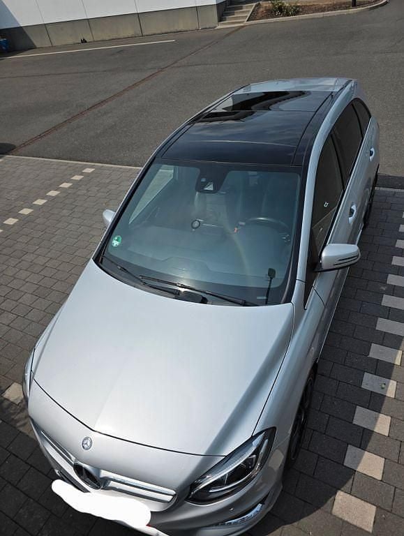 Silber Gebraucht 2016 Mercedes B250 AMG line Van / Kleinbus | 22.000 € (Etwas zu teuer) - Bild 1/4