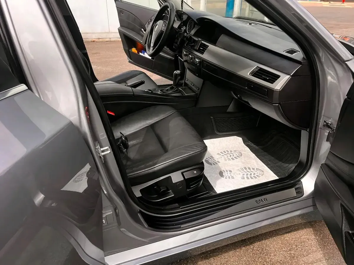 Gebraucht BMW 523 177 PS (130 kW) 2007 Grau Limousine