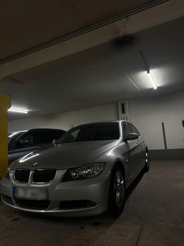 Grau Gebraucht 2009 BMW 318 Limousine | 3.000 € - Bild 1/4