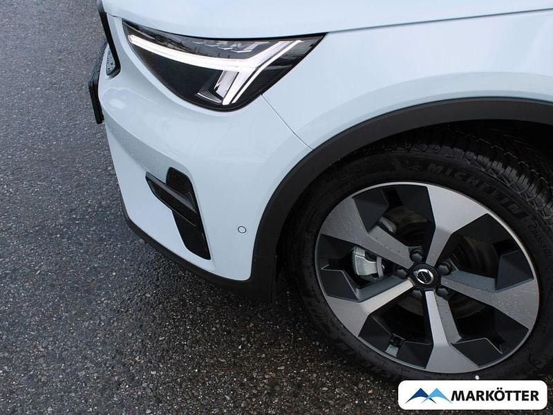 Neu Volvo XC40 Plus 197 PS (144 kW) 2026 Blau SUV