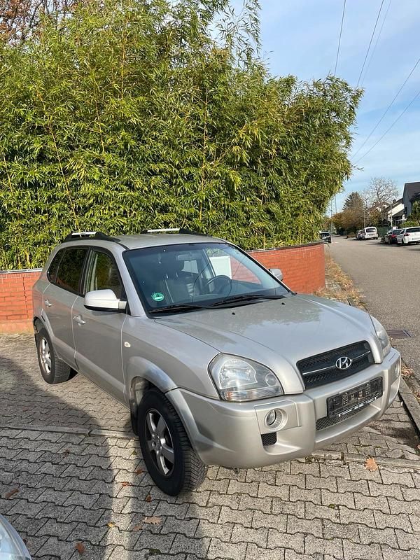 Grau Gebraucht 2006 Hyundai Tucson GLS SUV | 2.750 € (Superpreis) - Bild 1/4