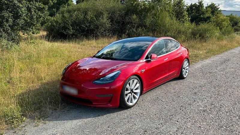 Second-hand Tesla Model 3 258 kW (351 CP) 2020 Roșu Berlinǎ