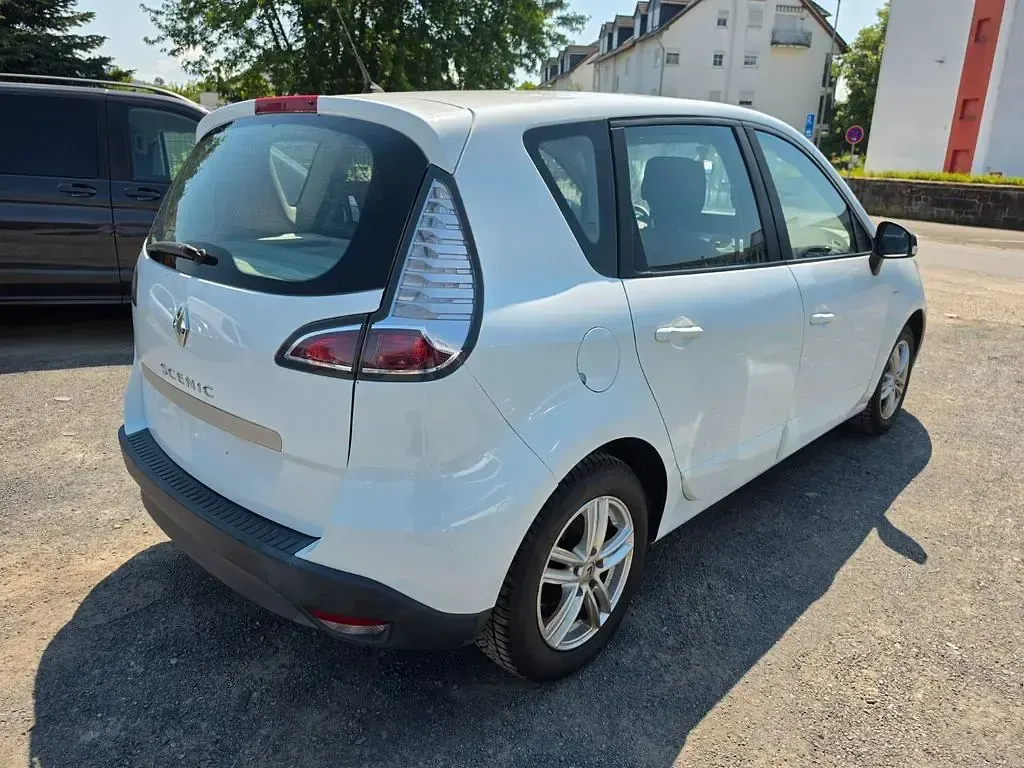 Gebraucht Renault Scénic III LIMITED 116 PS (85 kW) 2015 Weiß Limousine