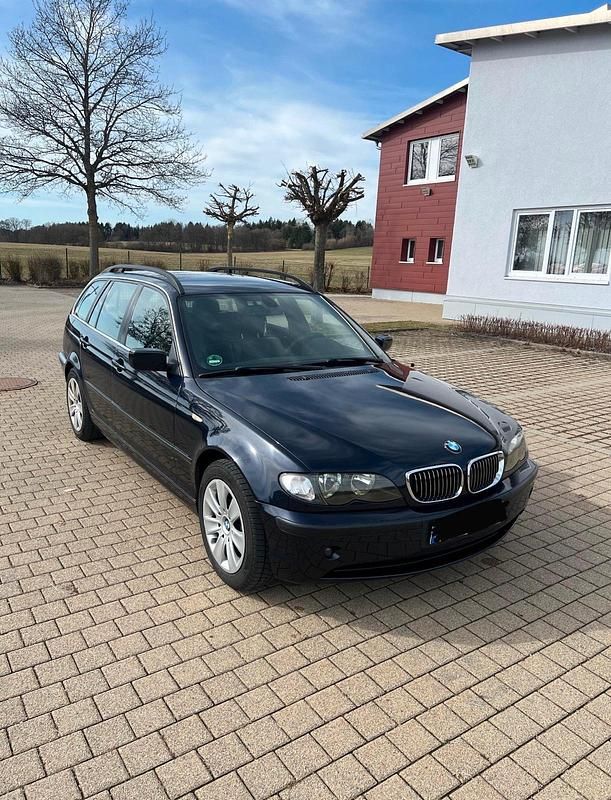 Gebraucht BMW 320 150 PS (110 kW) 2005 Blau Kombi