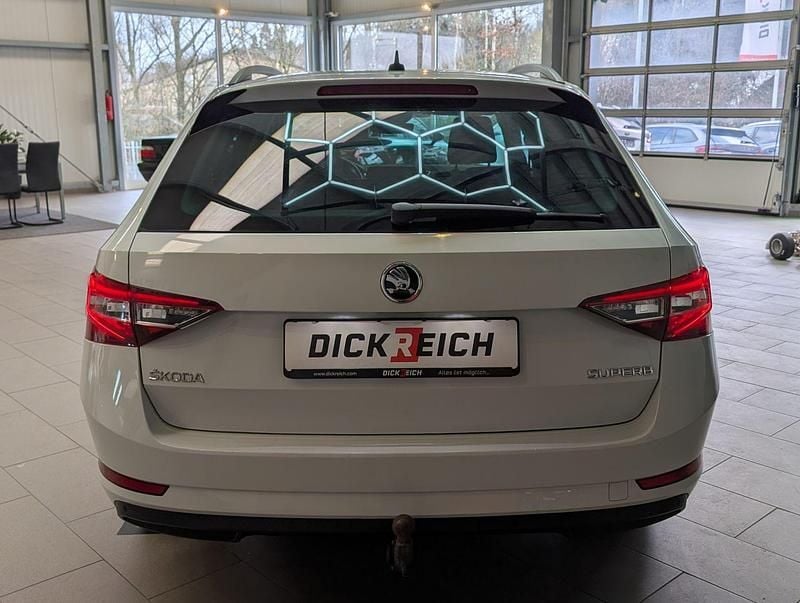 Gebraucht Skoda Superb Ambition 150 PS (110 kW) 2016 Weiß Kombi