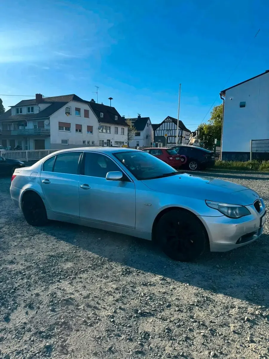 Second-hand BMW 525 204 CP (150 kW) 2006 Argintiu Berlinǎ