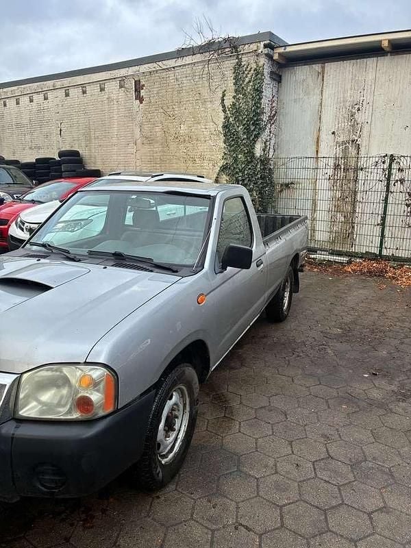 Gebraucht Nissan PickUp 133 PS (97 kW) 2002 Silber Pickup