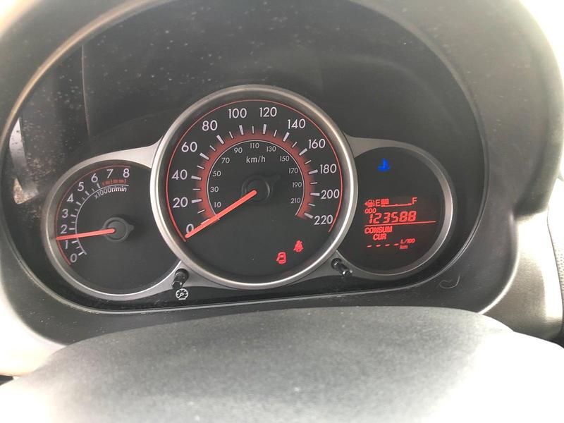 Usata Mazda 2 75 CV (55 kW) 2010 Grigio Utilitaria