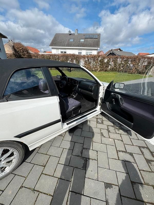 Gebraucht VW Golf 90 PS (66 kW) 1993 Weiß Cabrio