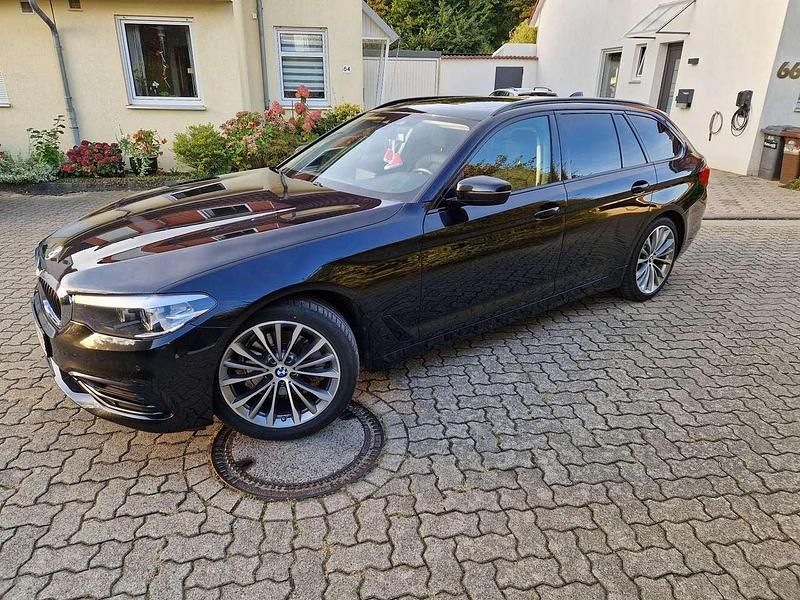 Schwarz Gebraucht 2018 BMW 520 Sport Line Kombi | 25.900 € (Fairer Preis) - Bild 1/4