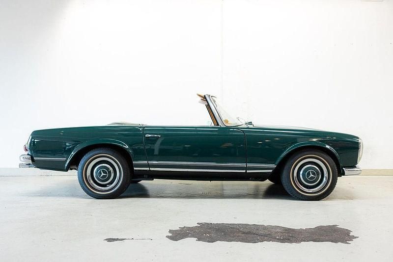 Gebraucht Mercedes 250 150 PS (110 kW) 1967 Grün Cabrio