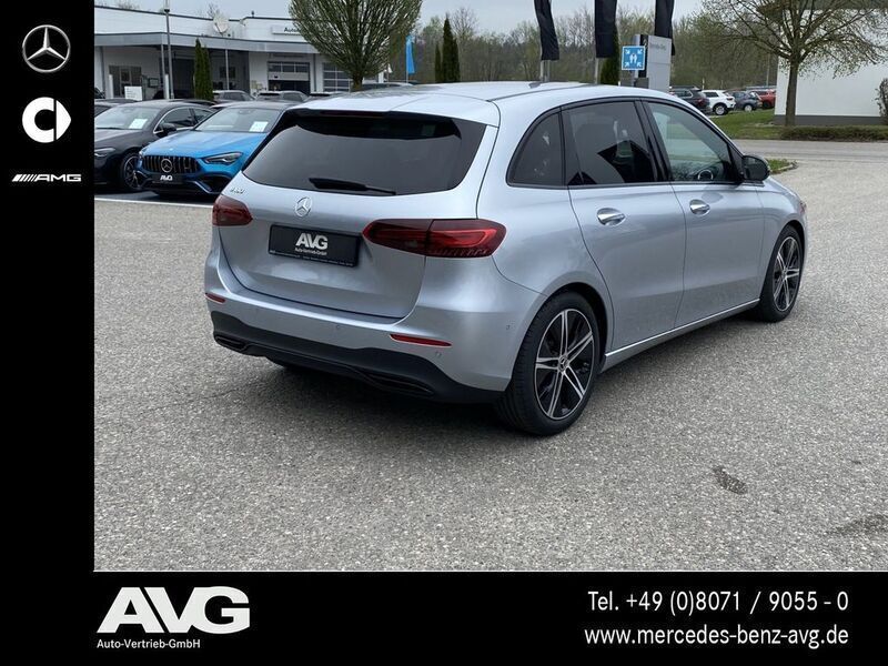 Gebraucht Mercedes B180 Progressive 136 PS (100 kW) 2025 Lack hightechsilber Van / Kleinbus