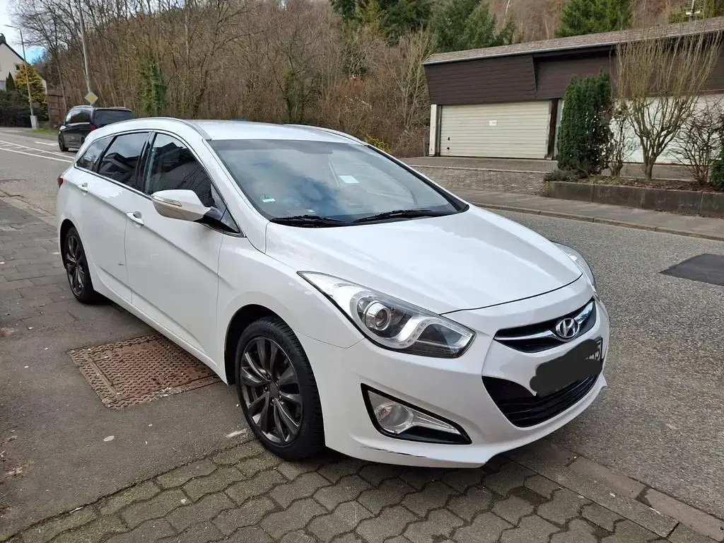 Gebraucht Hyundai i40 Comfort 135 PS (99 kW) 2014 Weiß Limousine