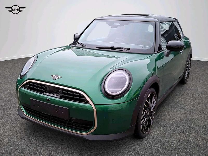 Grün Gebraucht 2024 Mini Cooper Favoured Kleinwagen | 31.312 € (Teuer) - Bild 1/4