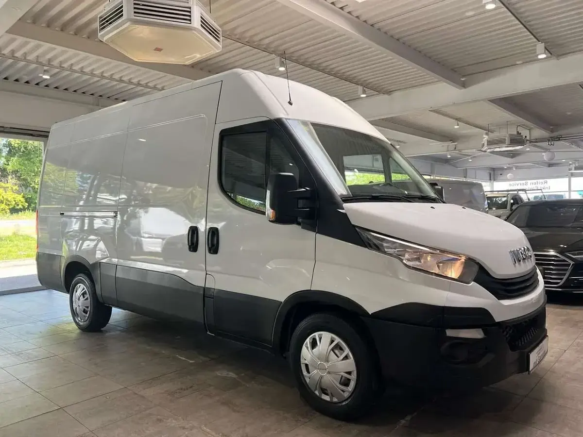 Gebraucht Iveco Daily 156 PS (114 kW) 2019 Weiß Van / Kleinbus
