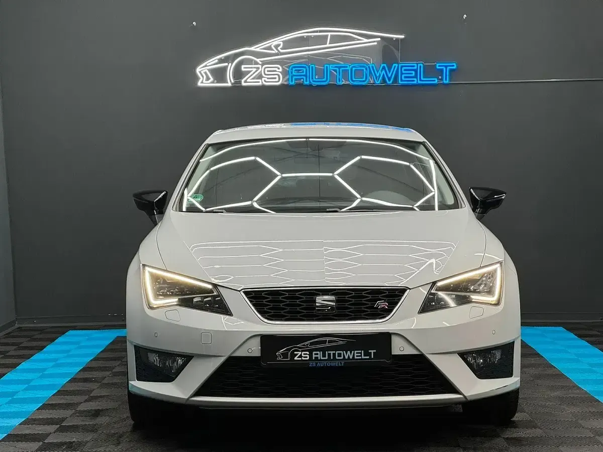 Używany Seat Leon FR 150 KM (110 kW) 2015 Biały Sedan/Limuzyna