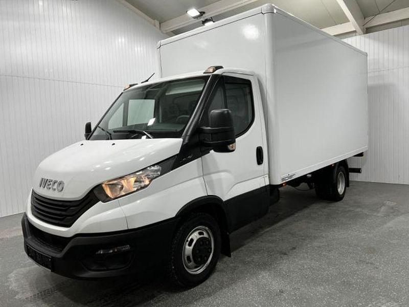 Weiß Gebraucht 2023 Iveco Daily Van | 29.990 € (Teuer) - Bild 1/4