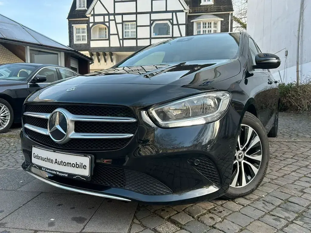 Gebraucht Mercedes B180 116 PS (85 kW) 2022 Nachtschwarz  unilack Van / Kleinbus