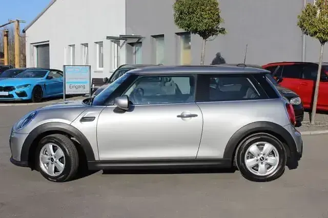 Occasion Mini Cooper Essential 136 PK (100 kW) 2023 Zilver Hatchback