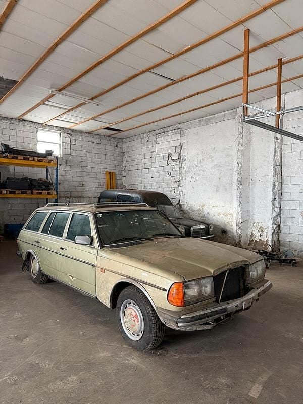 Gebraucht Mercedes 300 88 PS (64 kW) 1983 Grün Kombi