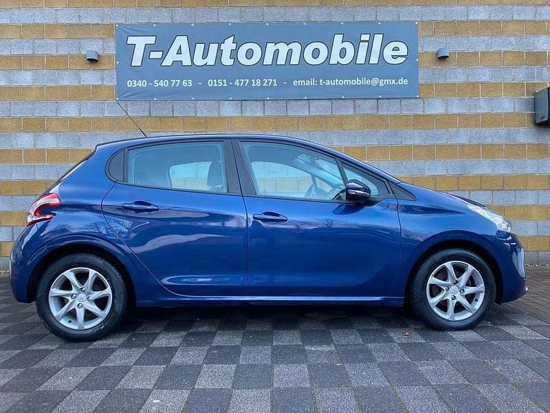 Gebraucht Peugeot 208 Active 82 PS (60 kW) 2014 Blau Kleinwagen