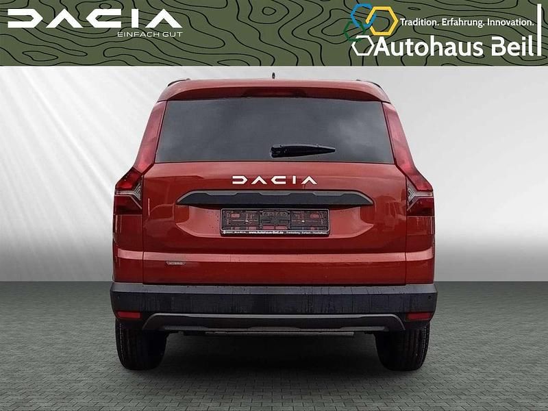 Neu Dacia Jogger Expression 94 PS (69 kW) 2025 Terracottabraun metallic Van / Kleinbus