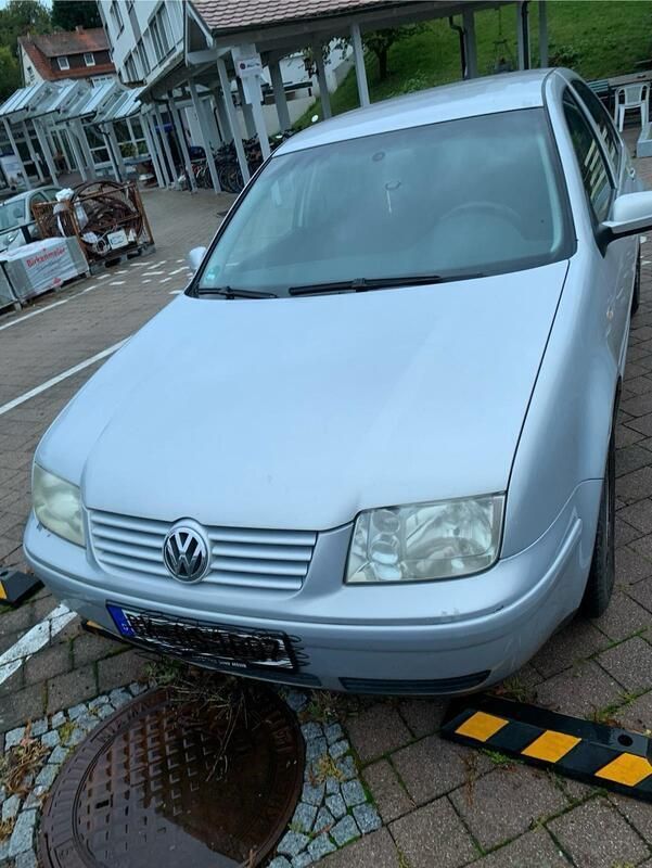 Silber Gebraucht 1999 VW Bora Limousine | 500 € (Superpreis) - Bild 1/4