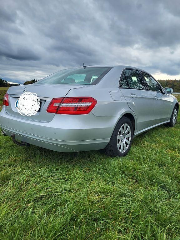 Gebraucht Mercedes E200 Avantgarde 184 PS (135 kW) 2010 Silber Limousine