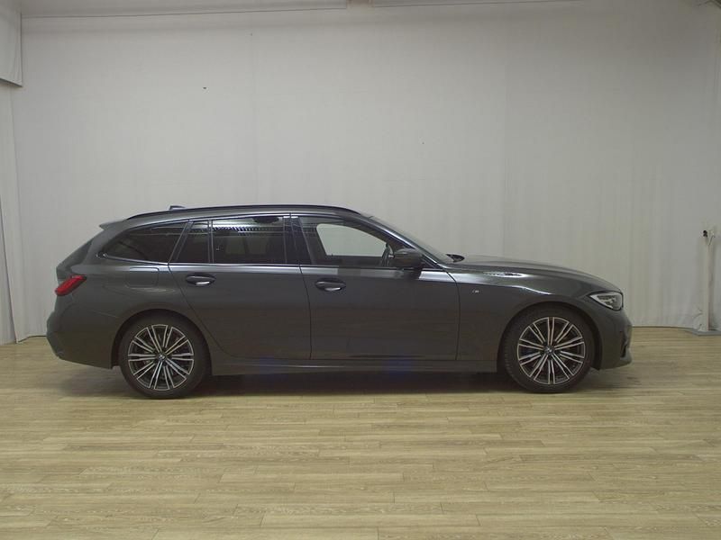 Dravitgrau metallic Gebraucht 2020 BMW 330 M Sport Kombi | 25.980 € (Guter Preis) - Bild 1/4