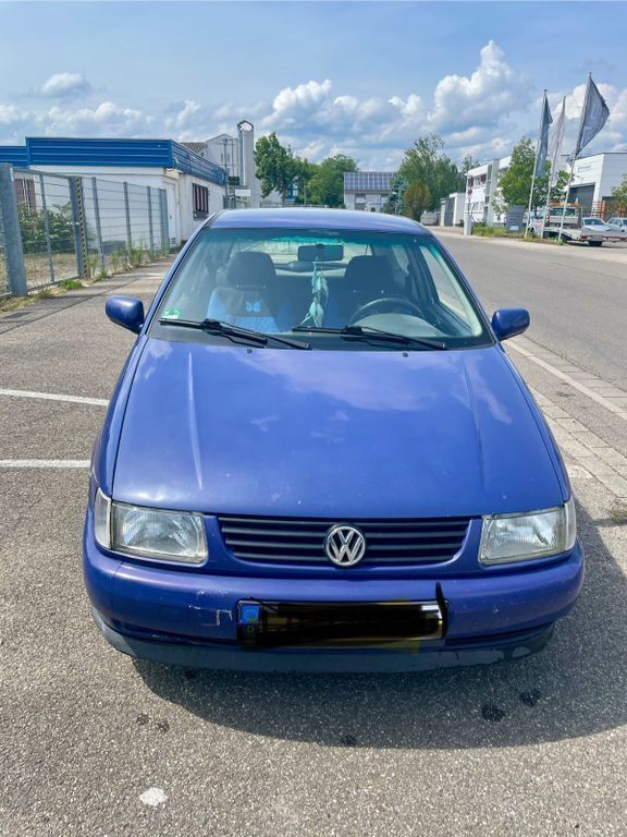 Grau Gebraucht 1997 VW Polo Basis Limousine | 950 € (Fairer Preis) - Bild 1/4