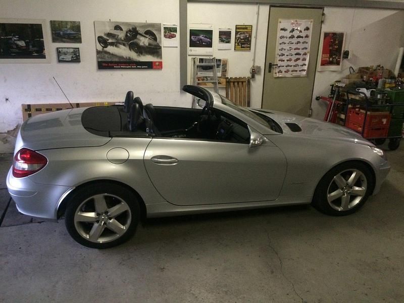 Second-hand Mercedes SLK200 163 CP (119 kW) 2004 Argintiu Cabrio