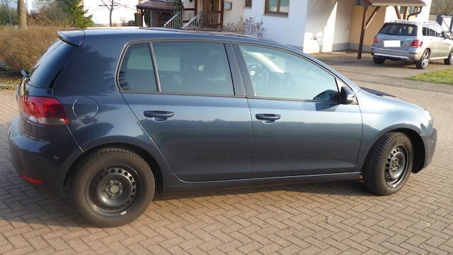 Gebraucht VW Golf VI 105 PS (77 kW) 2009 Blau metallic Kleinwagen