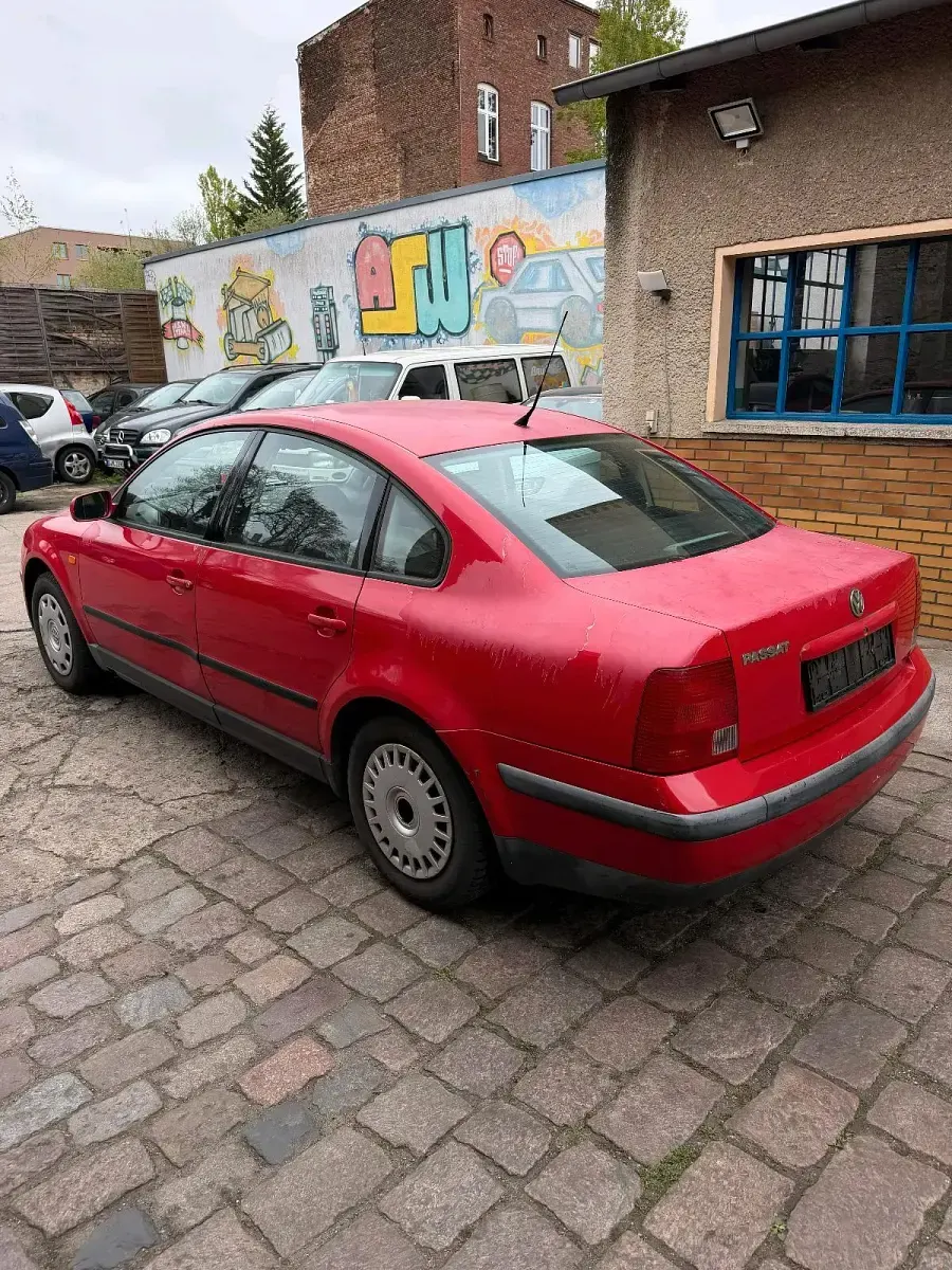 Gebraucht VW Passat 100 PS (73 kW) 1998 Rot Limousine