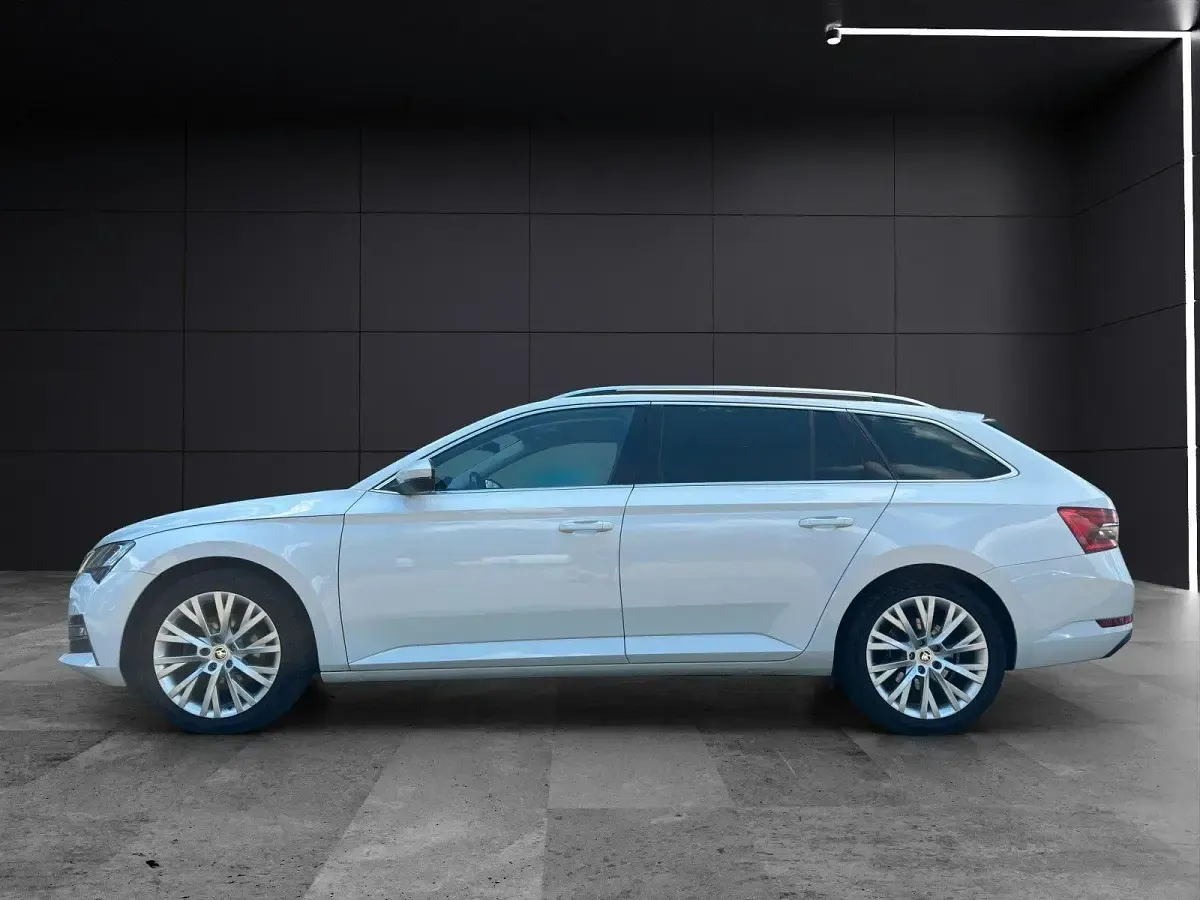 Gebraucht Skoda Superb Ambition 218 PS (160 kW) 2020 Weiß Kombi