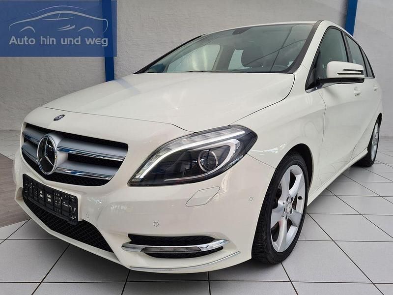 Calcitweiss unilack Gebraucht 2012 Mercedes B180 Van / Kleinbus | 8.900 € (Fairer Preis) - Bild 1/4