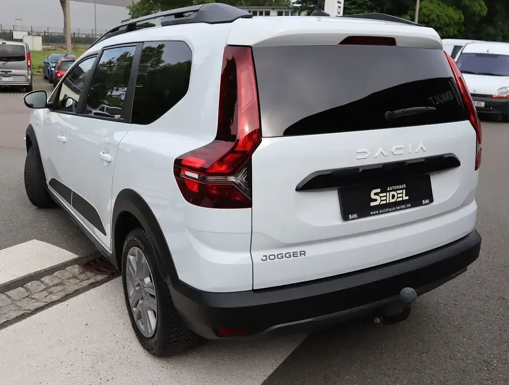 Gebraucht Dacia Jogger Expression 101 PS (74 kW) 2023 Gletscherweiss Van / Kleinbus