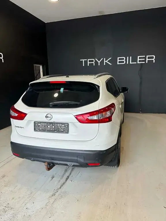 Gebraucht Nissan Qashqai Tekna 131 PS (96 kW) 2017 Weiß SUV
