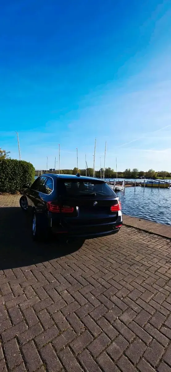 Gebraucht BMW 320 184 PS (135 kW) 2012 Blau Kombi