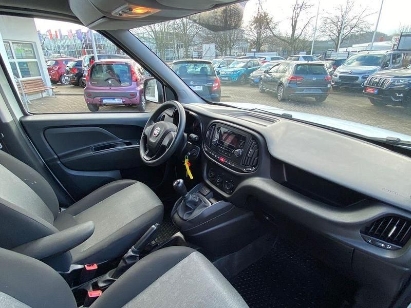 Gebraucht Fiat Doblò 95 PS (69 kW) 2019 Weiß Van / Kleinbus